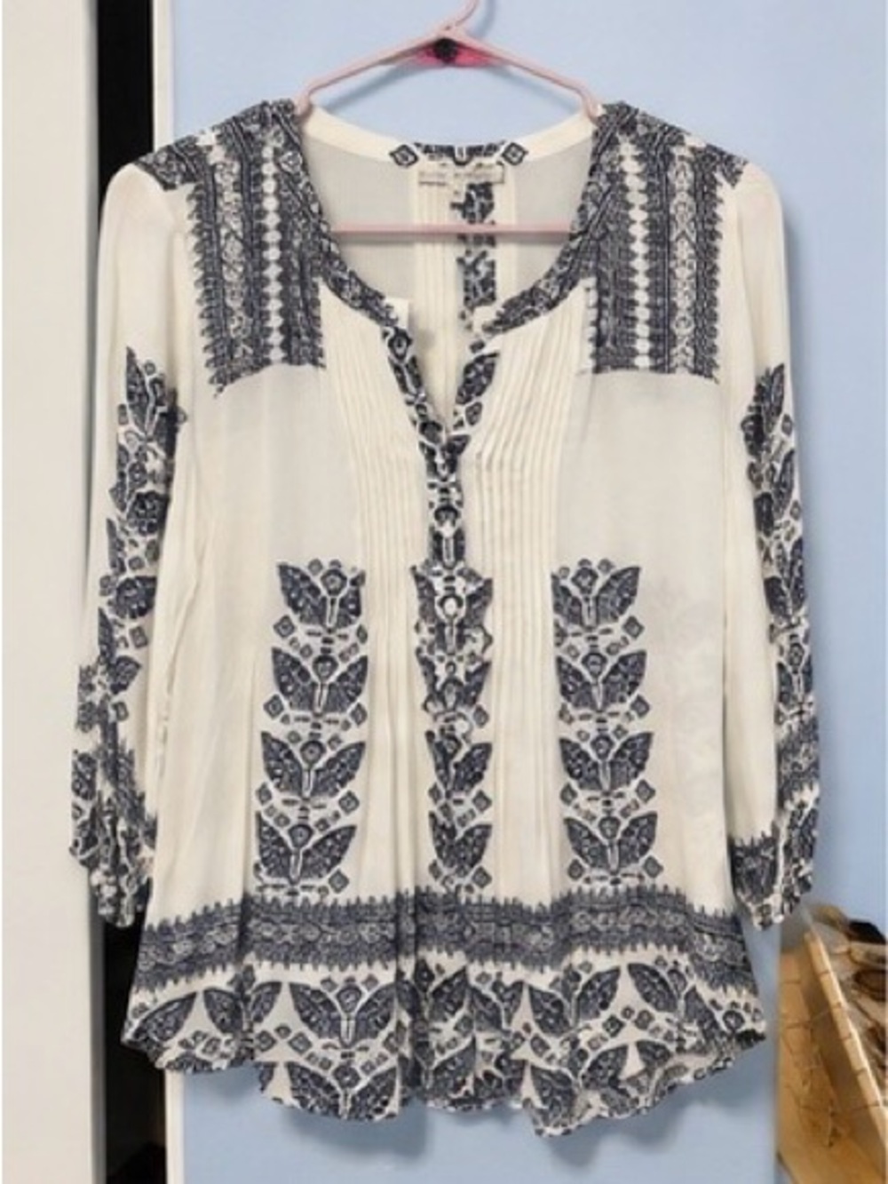 Pale Sky White & Navy Boho Print Rayon Pintuck Peasant Blouse Size Small